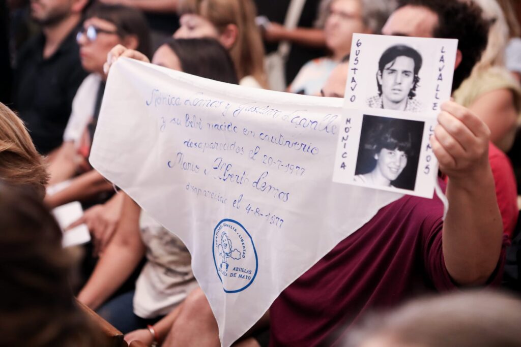 Foto de Abuelas de Plaza de Mayo